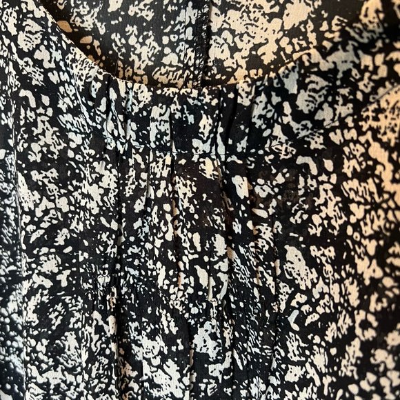 Monochrome Flowy Ruffled Chiffon Kismet Tank Top - Picture 3 of 3